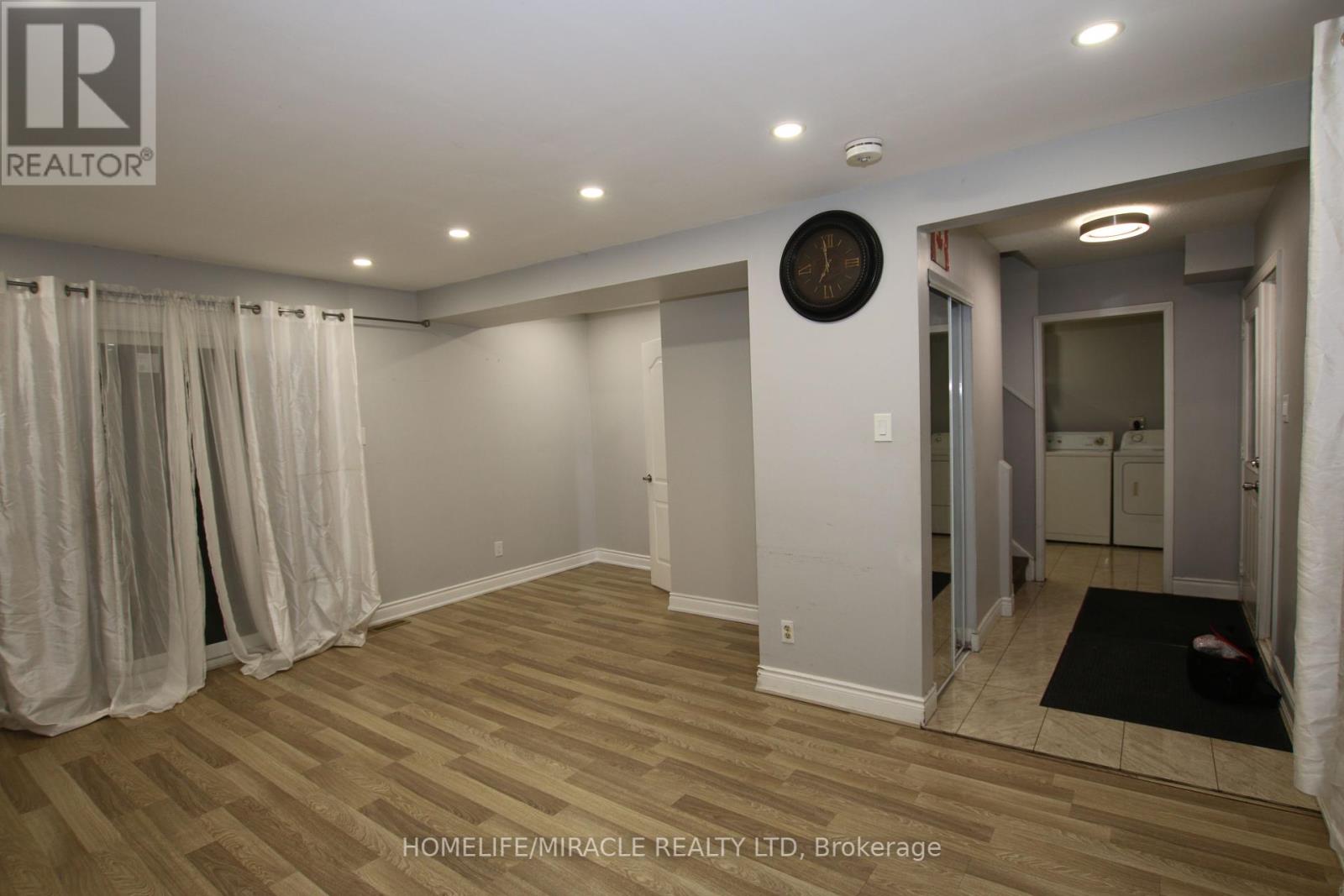 3 Gatsby Square, Brampton, Ontario  L6S 2H4 - Photo 8 - W12395898