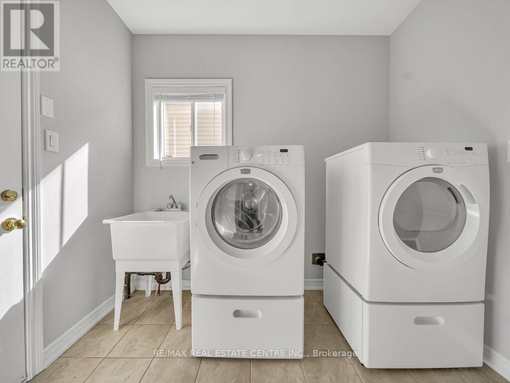 45 Stonemount Crescent, Essa (Angus), Ontario  L0M 1B4 - Photo 14 - N12486868