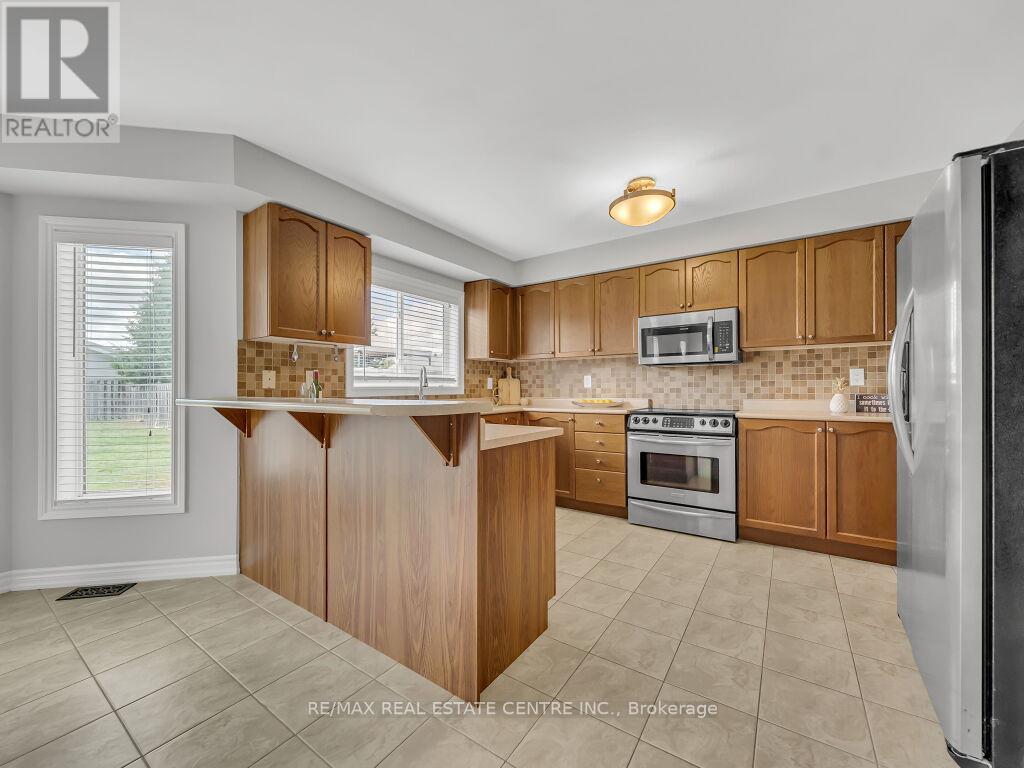 45 Stonemount Crescent, Essa (Angus), Ontario  L0M 1B4 - Photo 19 - N12486868