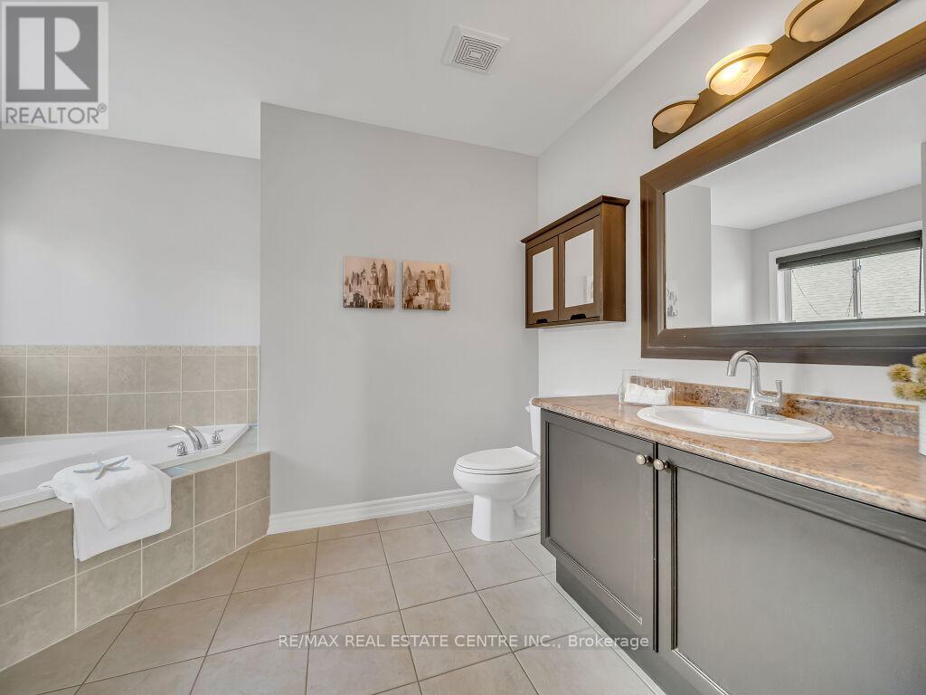 45 Stonemount Crescent, Essa (Angus), Ontario  L0M 1B4 - Photo 29 - N12486868