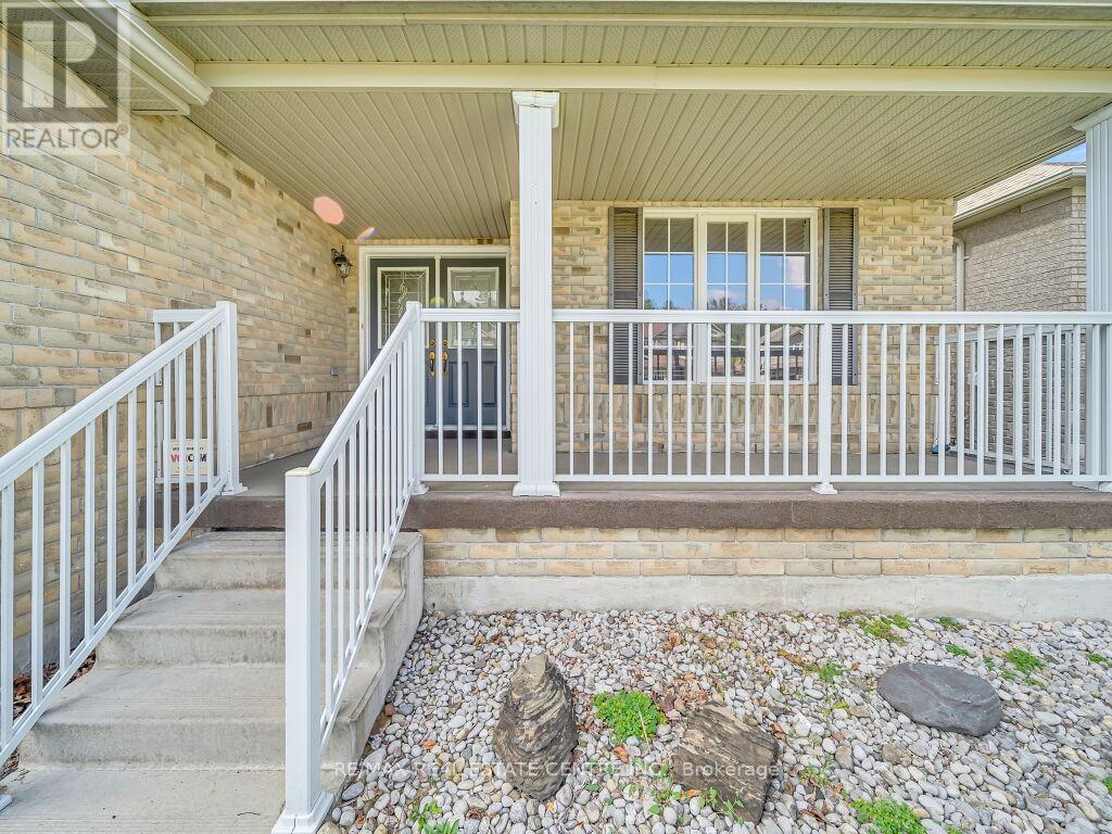 45 Stonemount Crescent, Essa (Angus), Ontario  L0M 1B4 - Photo 4 - N12486868