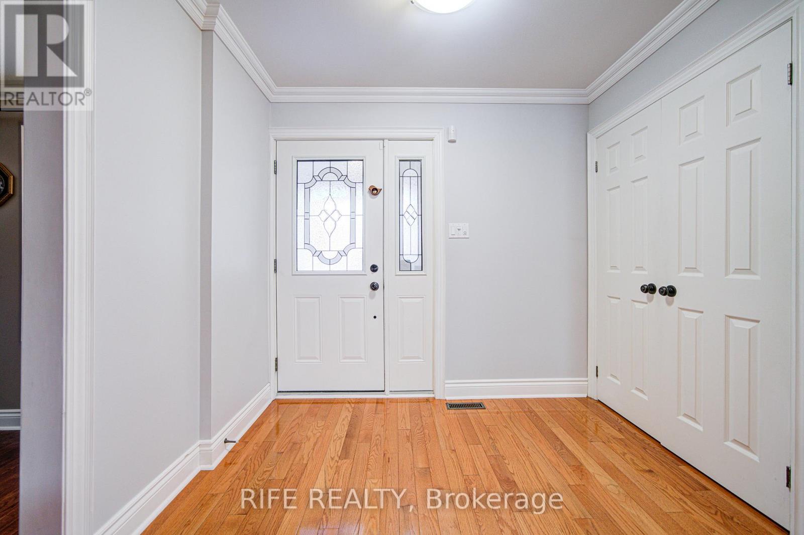 38 Longwater Chase, Markham, Ontario  L3R 4A5 - Photo 4 - N12486870