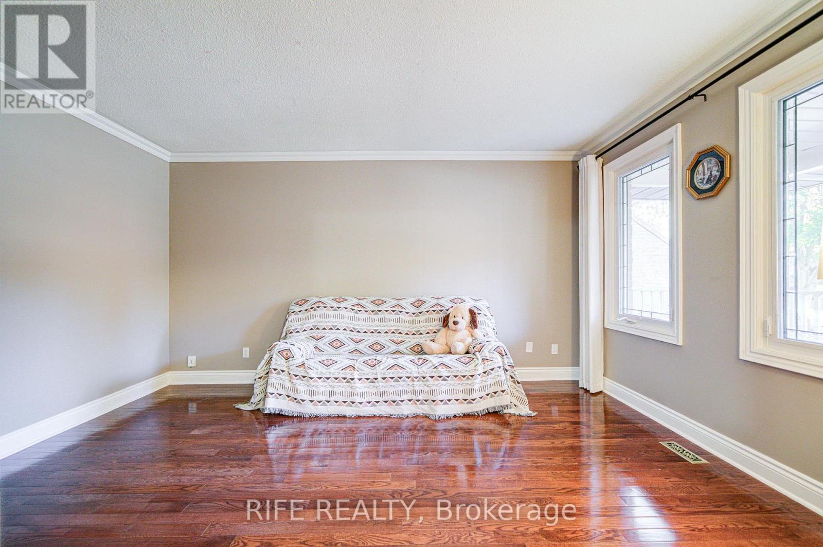 38 Longwater Chase, Markham, Ontario  L3R 4A5 - Photo 7 - N12486870