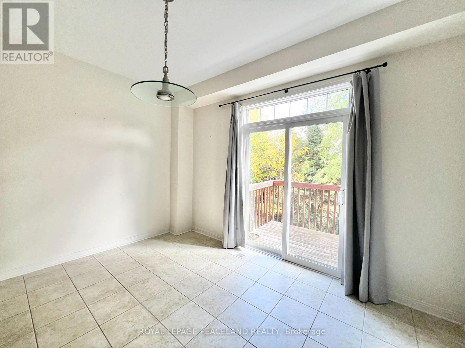 73 Castleglen Boulevard, Markham, Ontario  L6C 0A9 - Photo 12 - N12486877