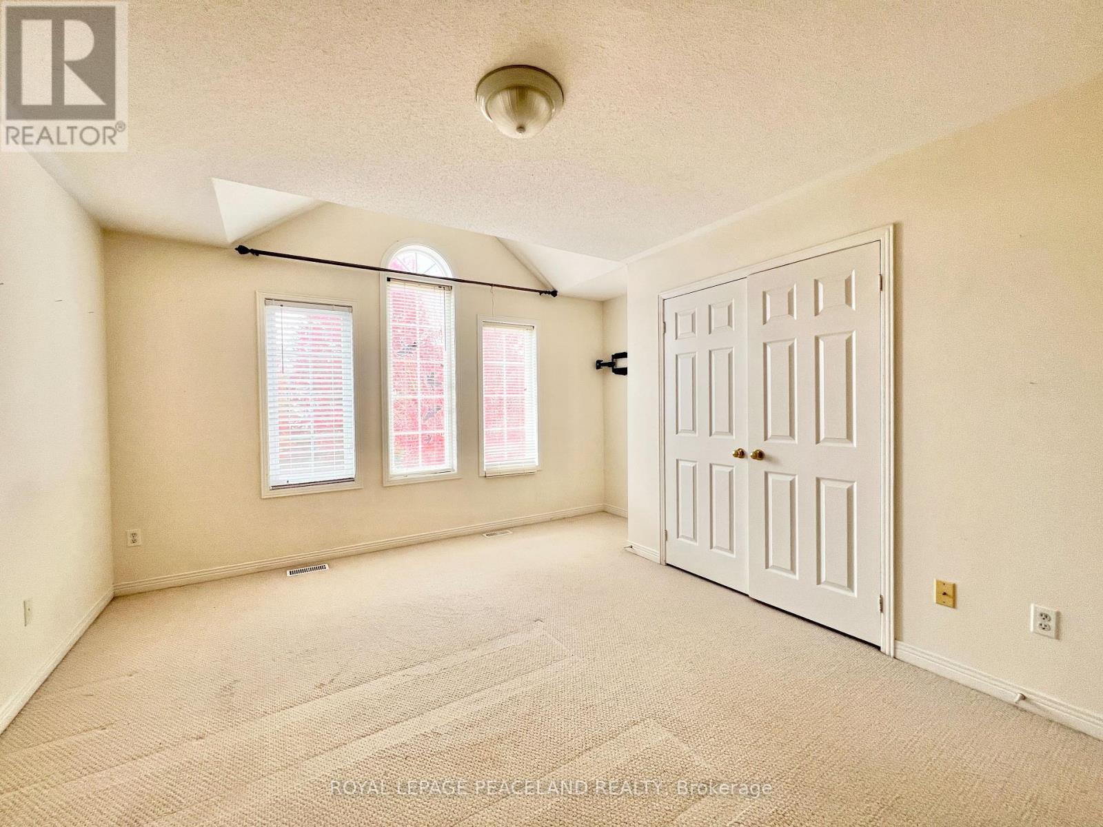 73 Castleglen Boulevard, Markham, Ontario  L6C 0A9 - Photo 19 - N12486877