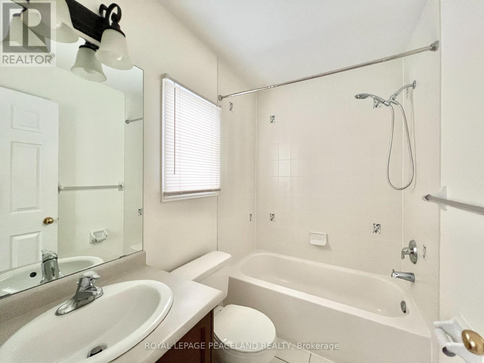 73 Castleglen Boulevard, Markham, Ontario  L6C 0A9 - Photo 23 - N12486877