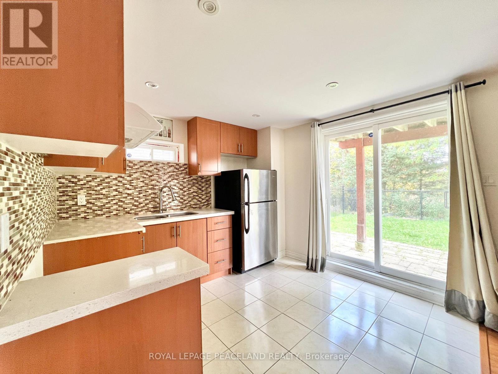 73 Castleglen Boulevard, Markham, Ontario  L6C 0A9 - Photo 29 - N12486877