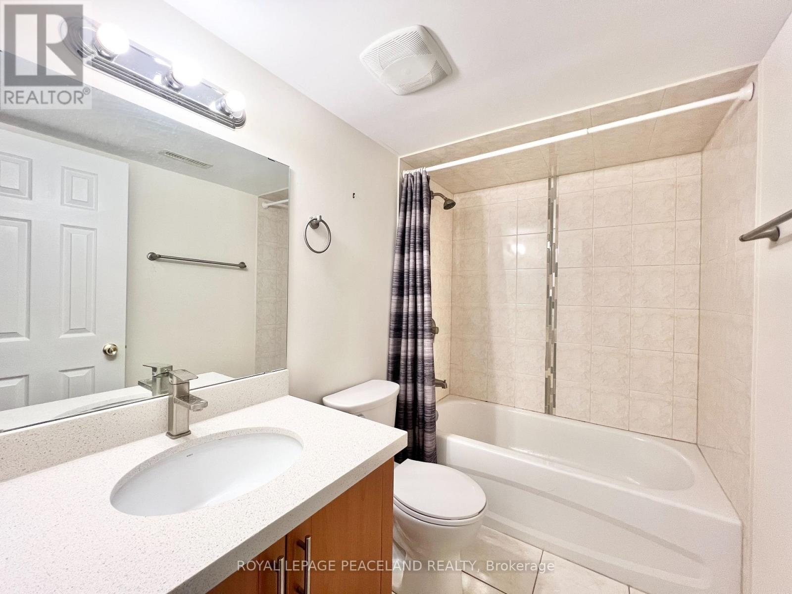 73 Castleglen Boulevard, Markham, Ontario  L6C 0A9 - Photo 33 - N12486877