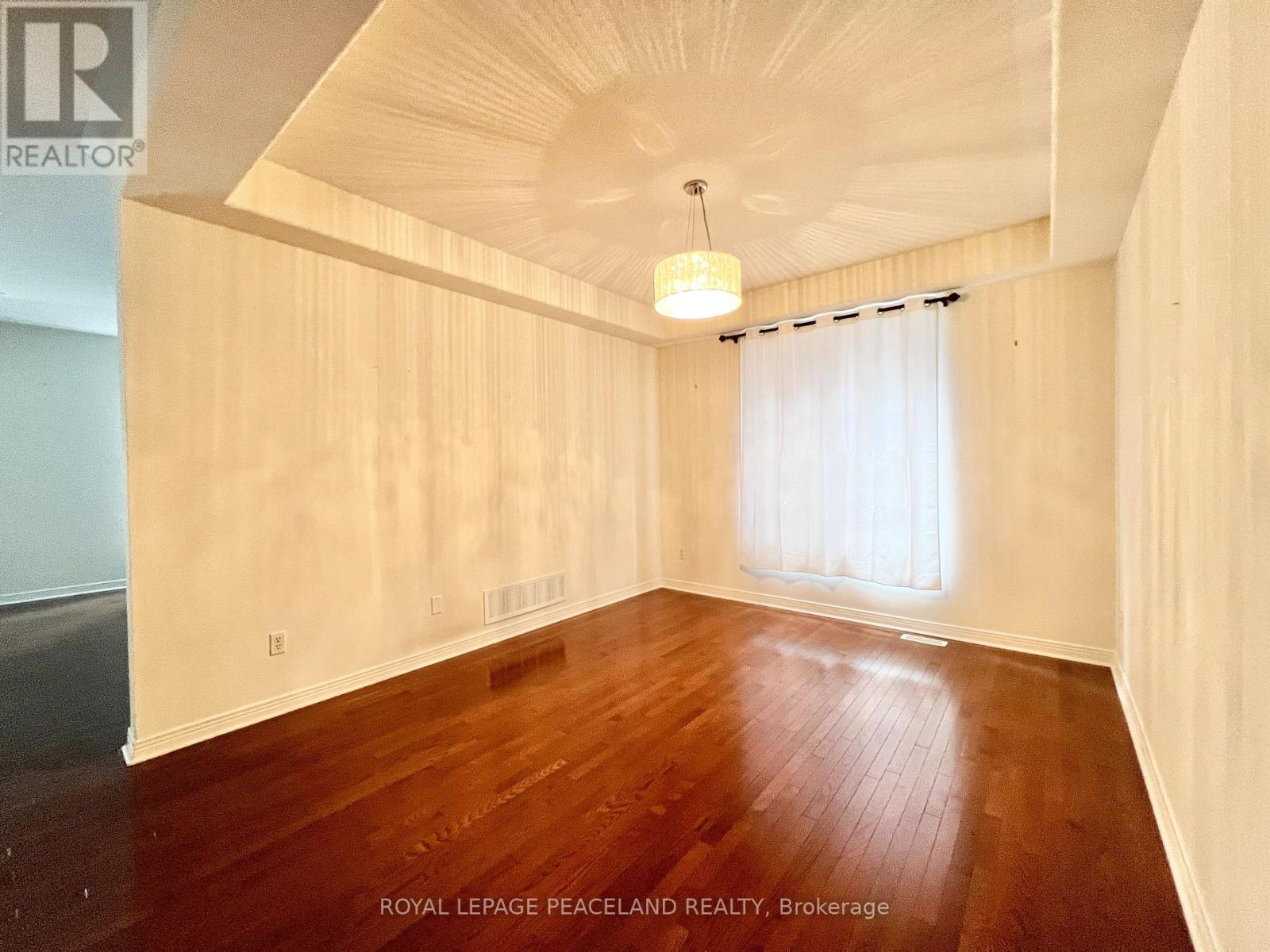 73 Castleglen Boulevard, Markham, Ontario  L6C 0A9 - Photo 8 - N12486877