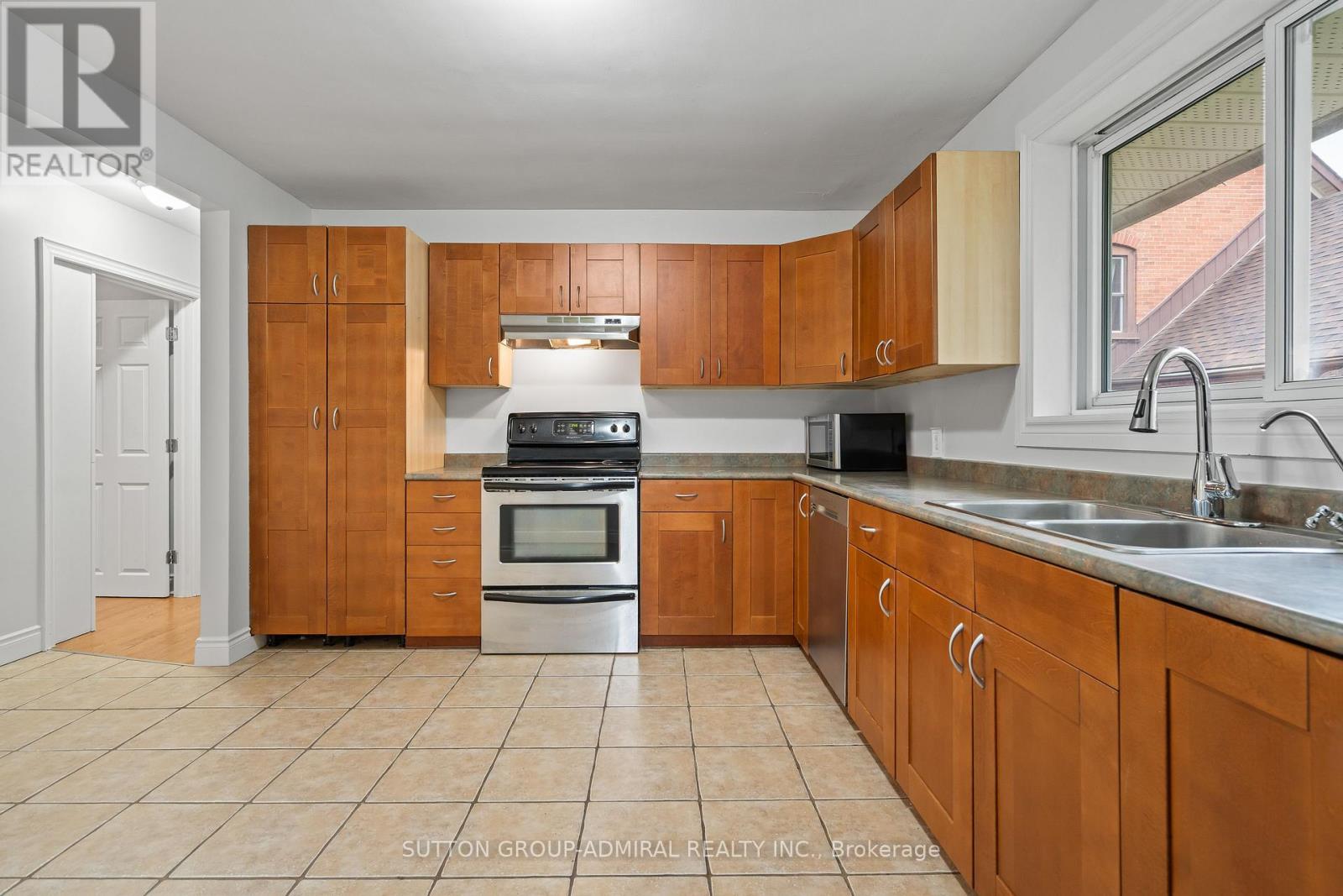 110 Cumberland Street, Barrie (Allandale), Ontario  L4N 2P7 - Photo 10 - S12486897