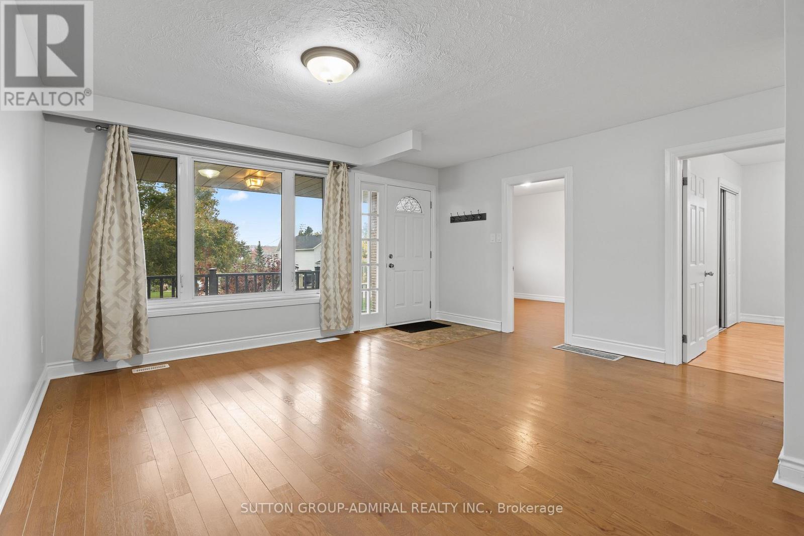 110 Cumberland Street, Barrie (Allandale), Ontario  L4N 2P7 - Photo 13 - S12486897