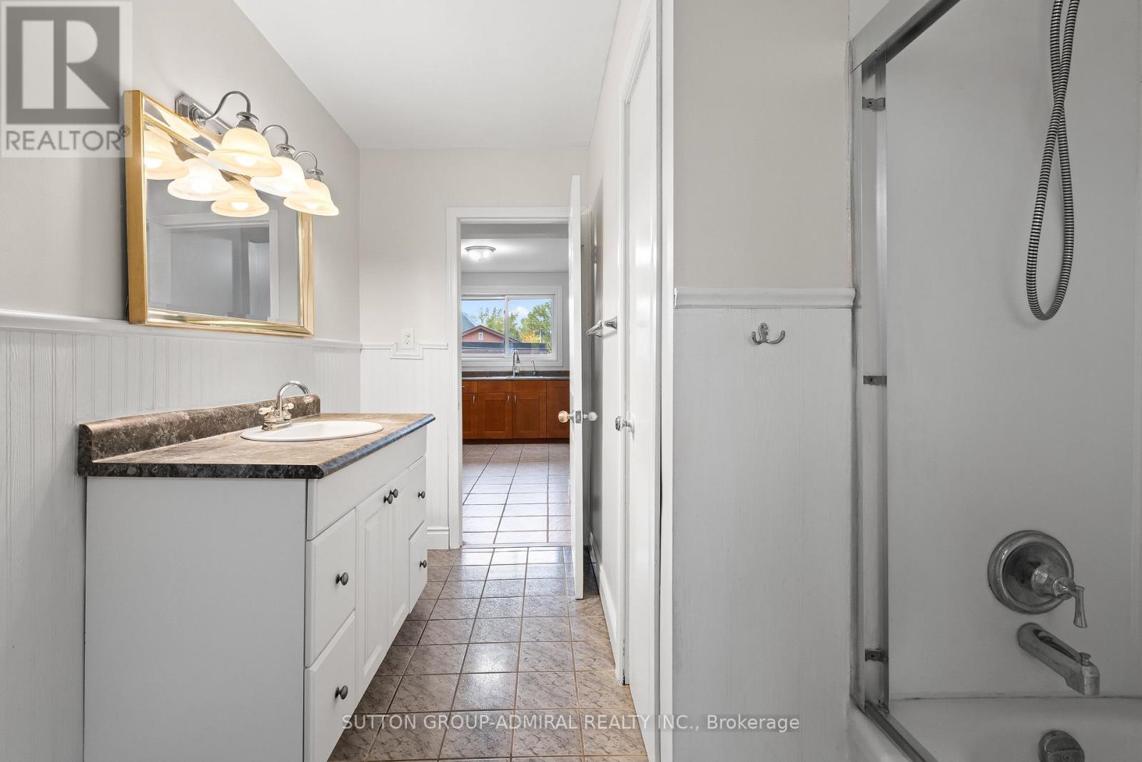 110 Cumberland Street, Barrie (Allandale), Ontario  L4N 2P7 - Photo 23 - S12486897