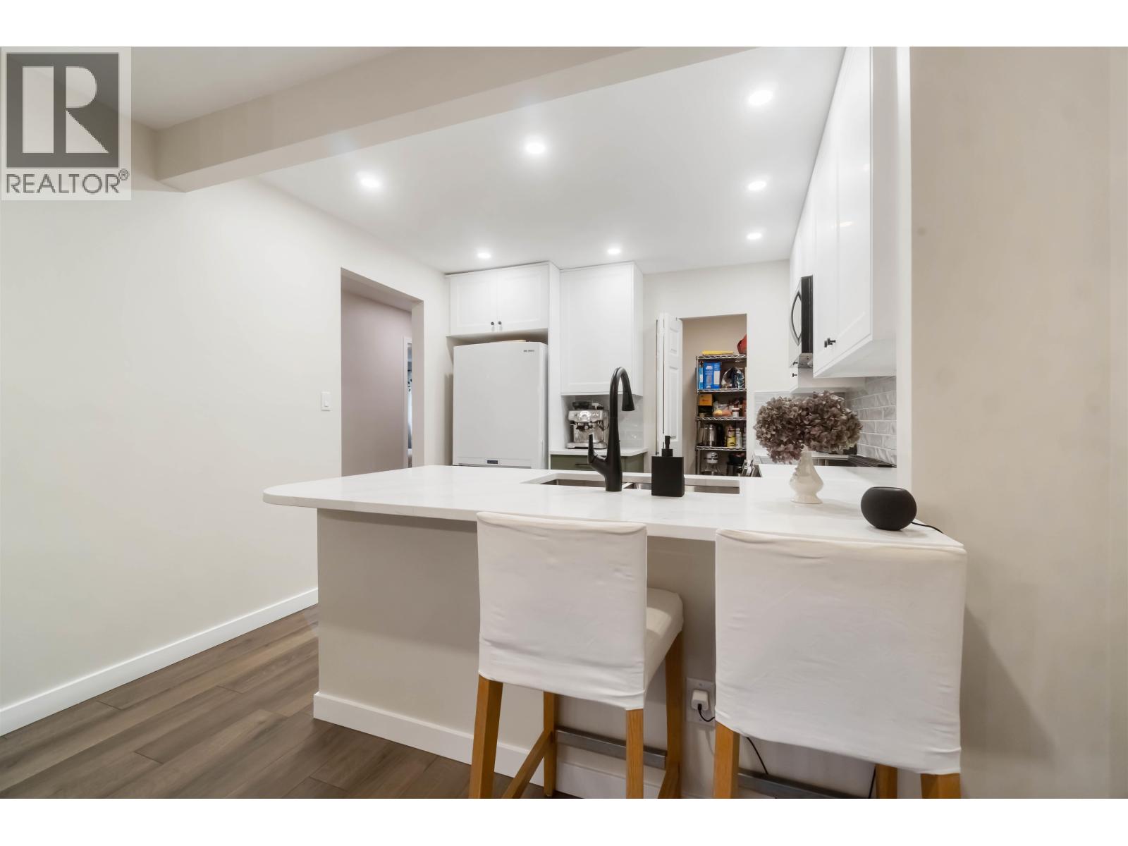 310 1000 Bowron Court, North Vancouver, British Columbia  V7H 2V8 - Photo 8 - R3061181