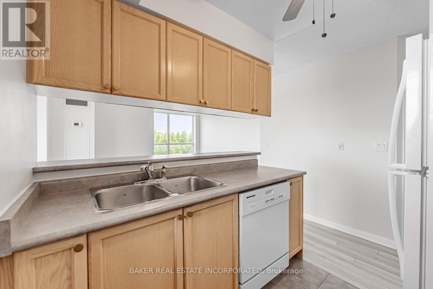 311 - 1150 Parkwest Place, Mississauga, Ontario  L5E 3K4 - Photo 9 - W12486863