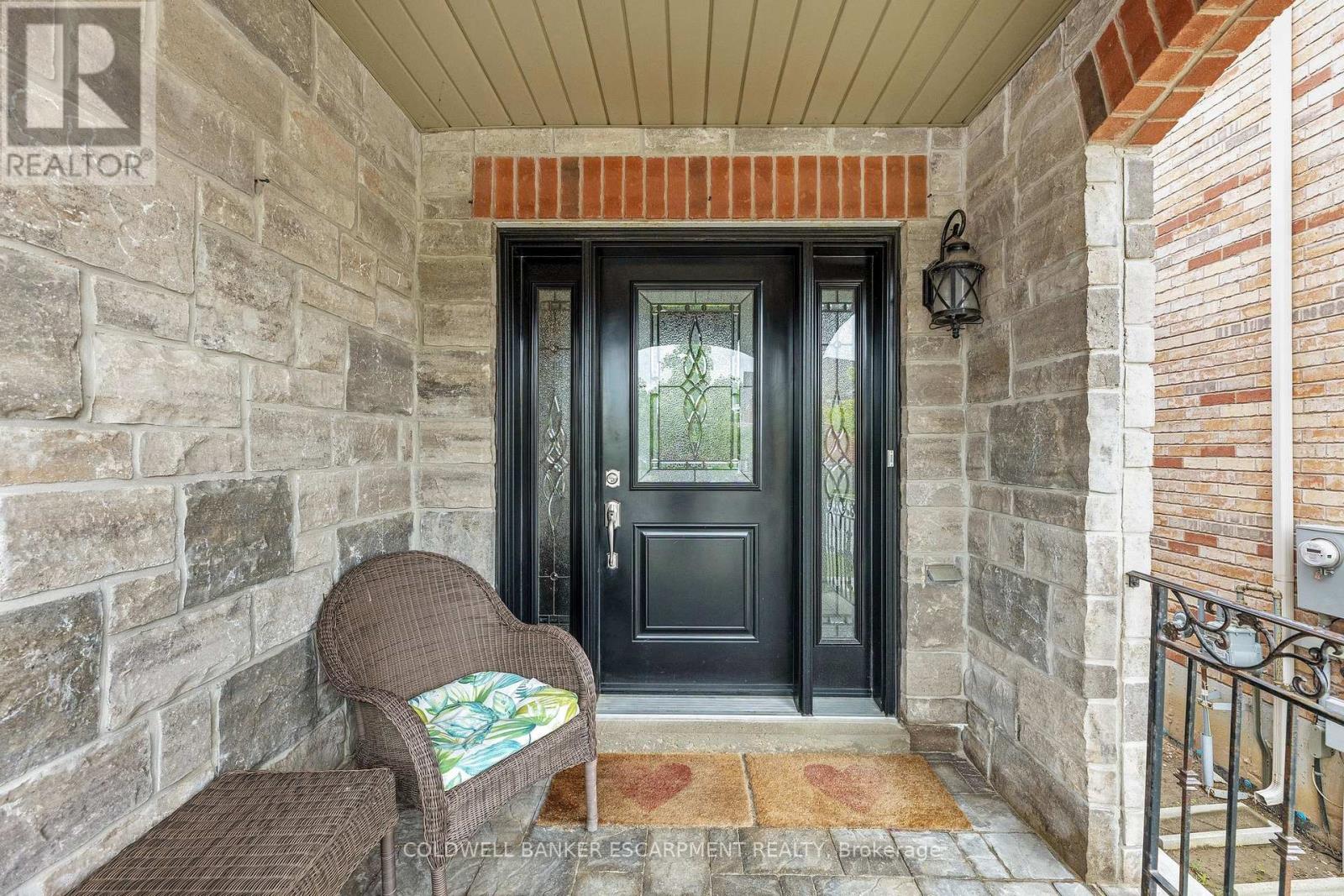 602 Yates Drive, Milton, Ontario  L9T 7R1 - Photo 3 - W12486865