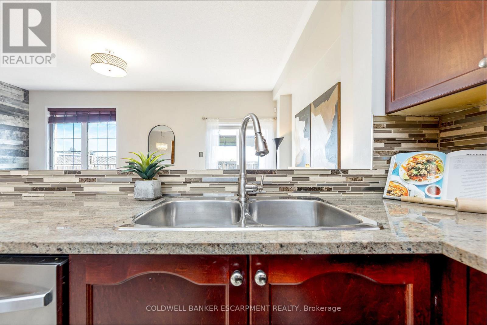 602 Yates Drive, Milton, Ontario  L9T 7R1 - Photo 8 - W12486865