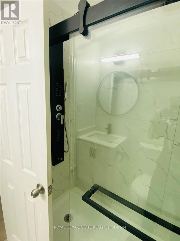 1379 Freeport (Main) Drive, Mississauga, Ontario  L5C 1S5 - Photo 10 - W12486869