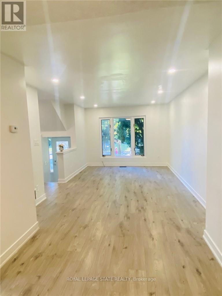 1379 Freeport (Main) Drive, Mississauga, Ontario  L5C 1S5 - Photo 18 - W12486869