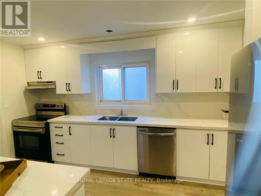 1379 Freeport (Main) Drive, Mississauga, Ontario  L5C 1S5 - Photo 6 - W12486869