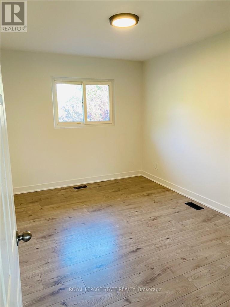 1379 Freeport (Main) Drive, Mississauga, Ontario  L5C 1S5 - Photo 8 - W12486869