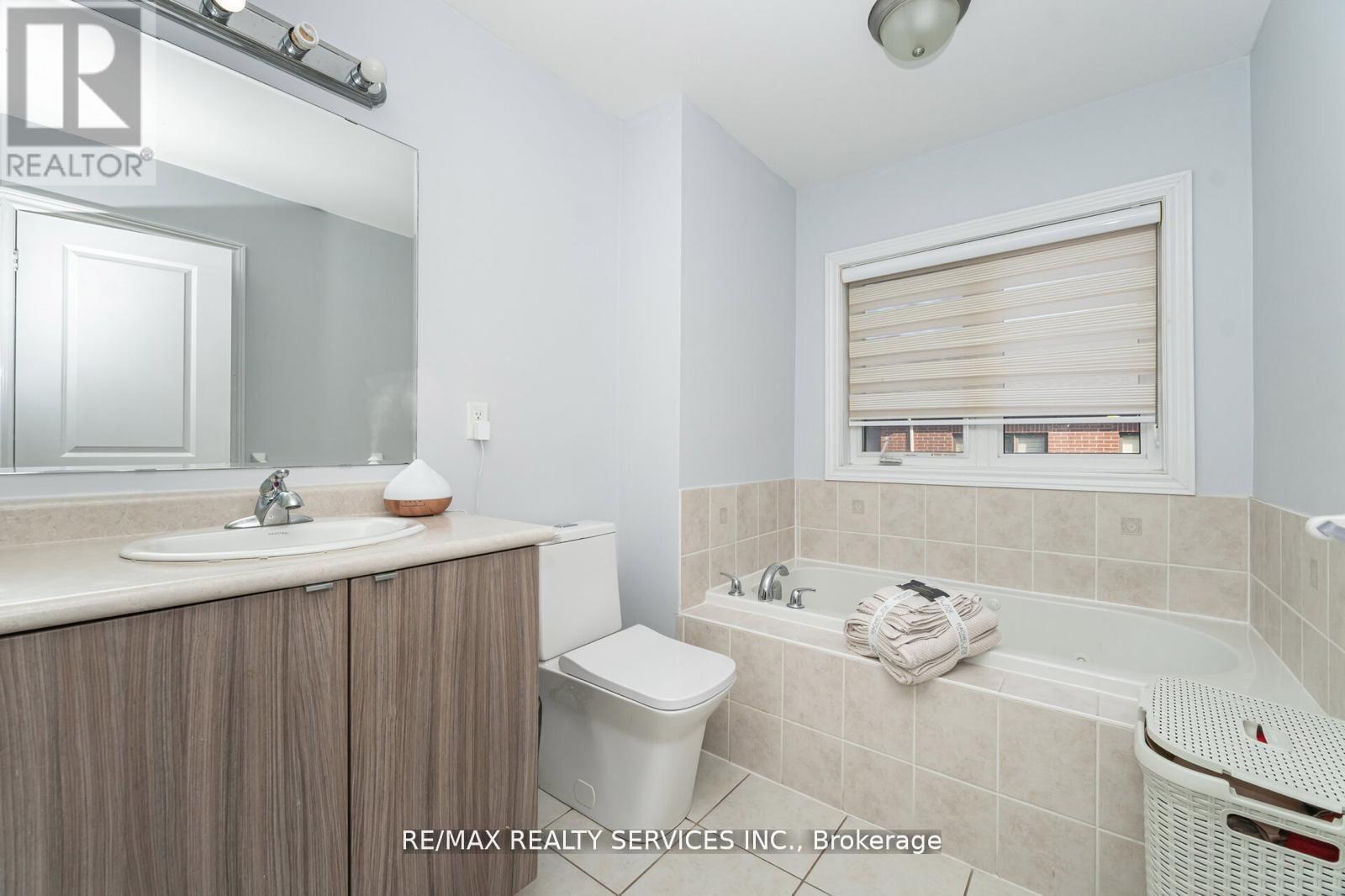 65 Fann Drive, Brampton, Ontario  L7A 4L3 - Photo 32 - W12486884