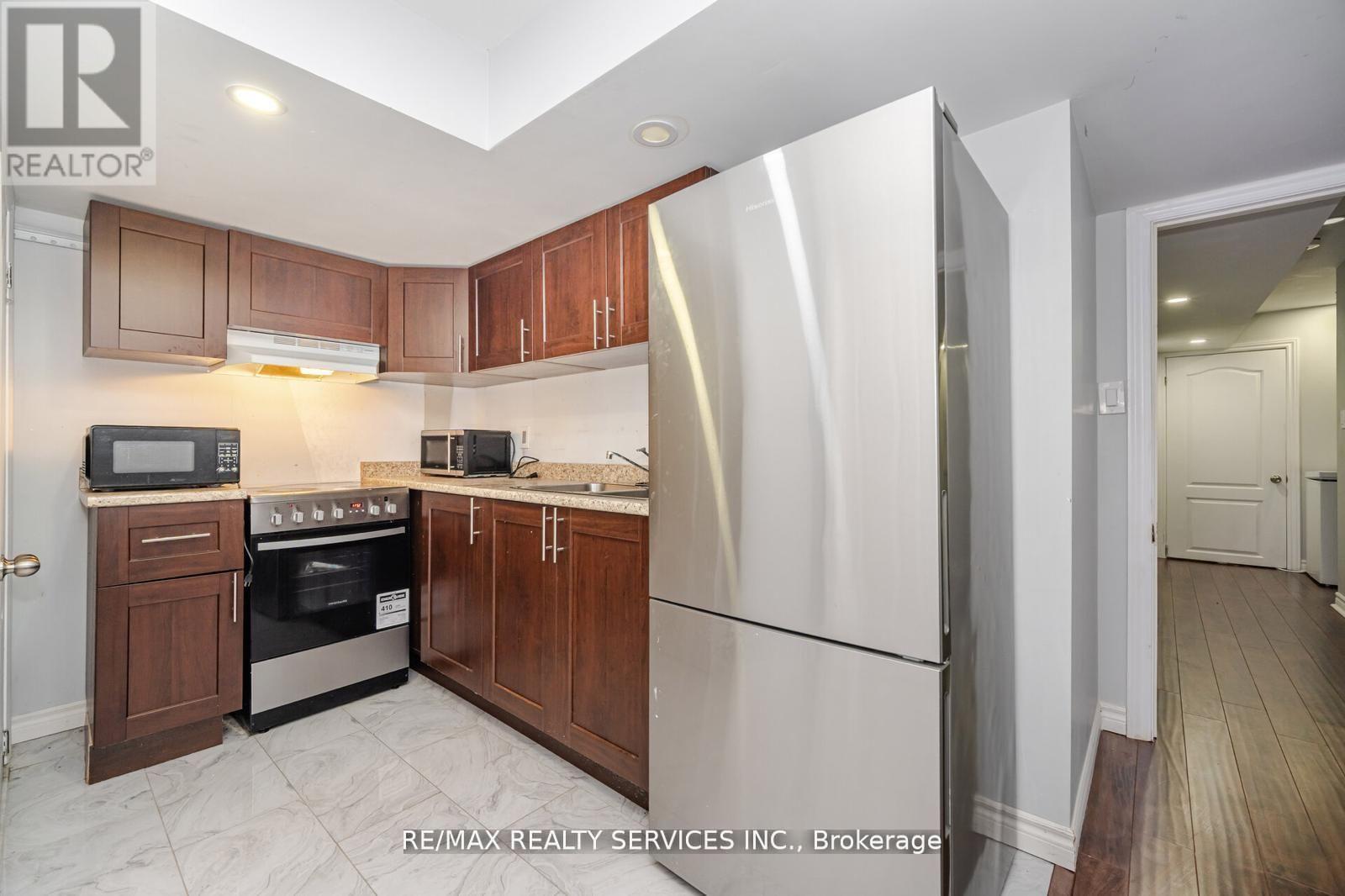 65 Fann Drive, Brampton, Ontario  L7A 4L3 - Photo 35 - W12486884