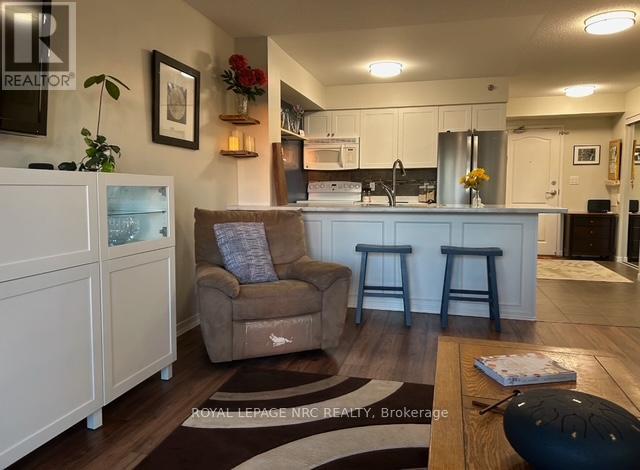 1417 - 330 Prince Charles Drive S, Welland, Ontario  L3C 7B3 - Photo 10 - X12486899