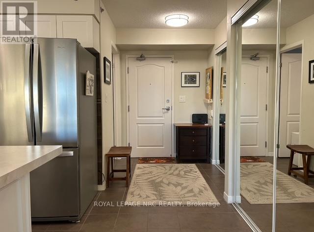 1417 - 330 Prince Charles Drive S, Welland, Ontario  L3C 7B3 - Photo 4 - X12486899