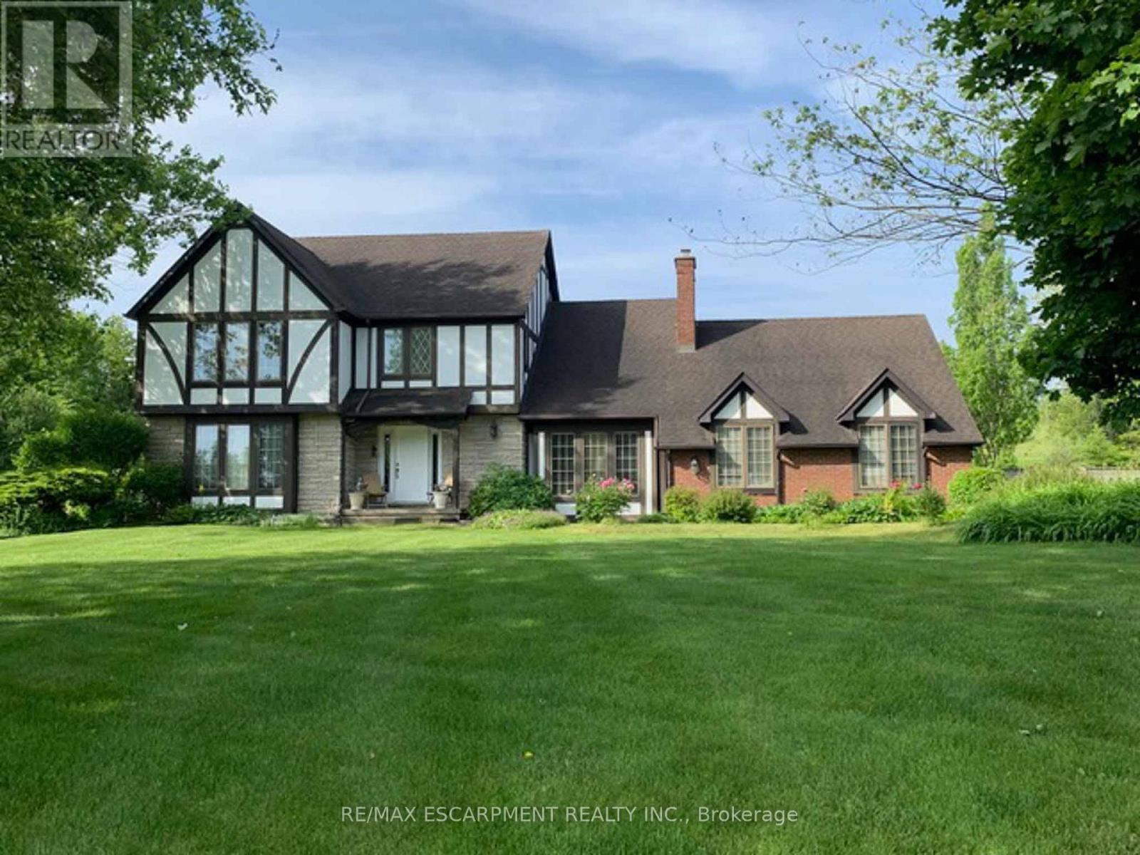 22 WENEIL DRIVE, Hamilton, Ontario