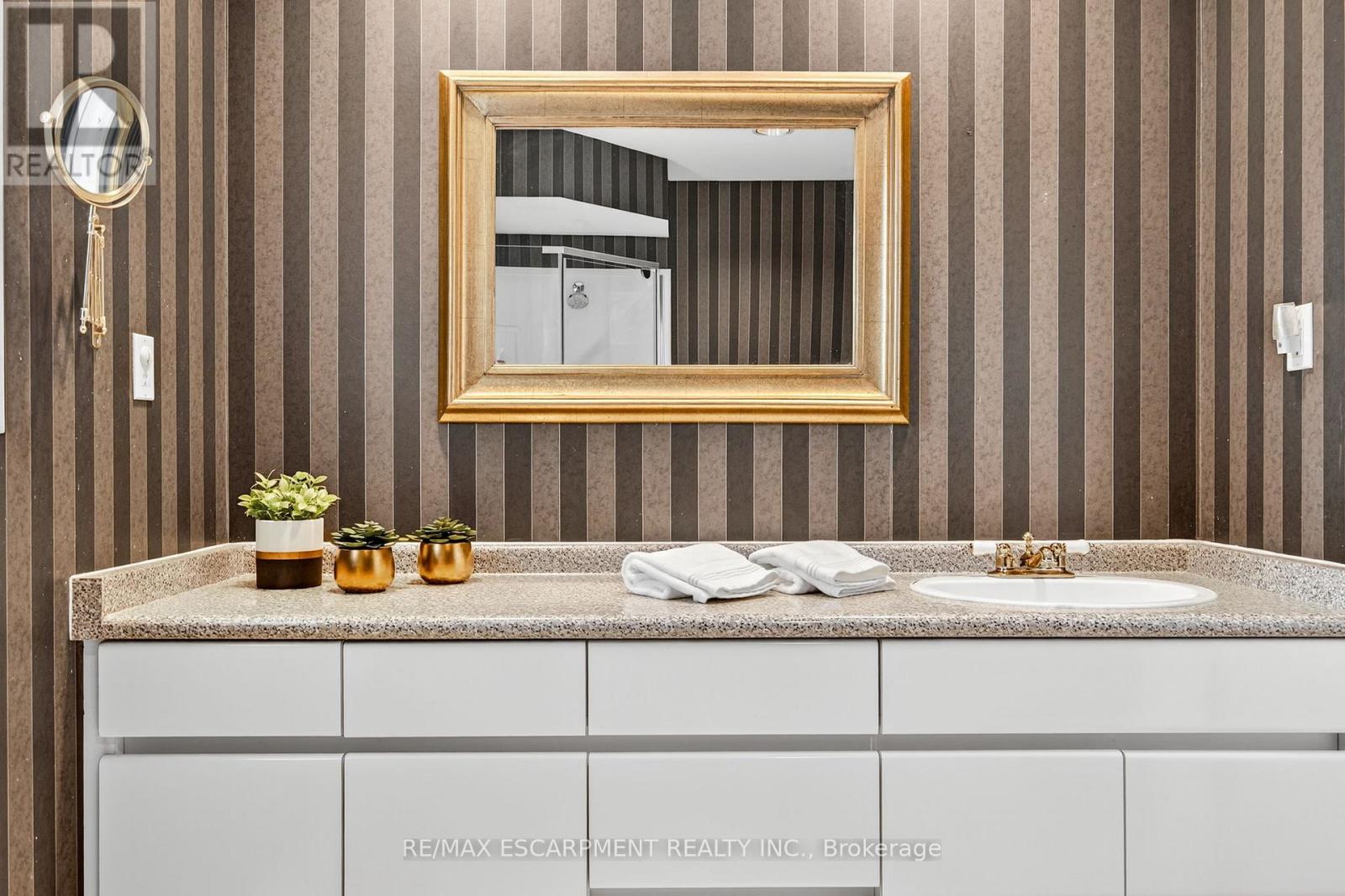 22 Weneil Drive, Hamilton, Ontario  L8B 0Z6 - Photo 34 - X12486886