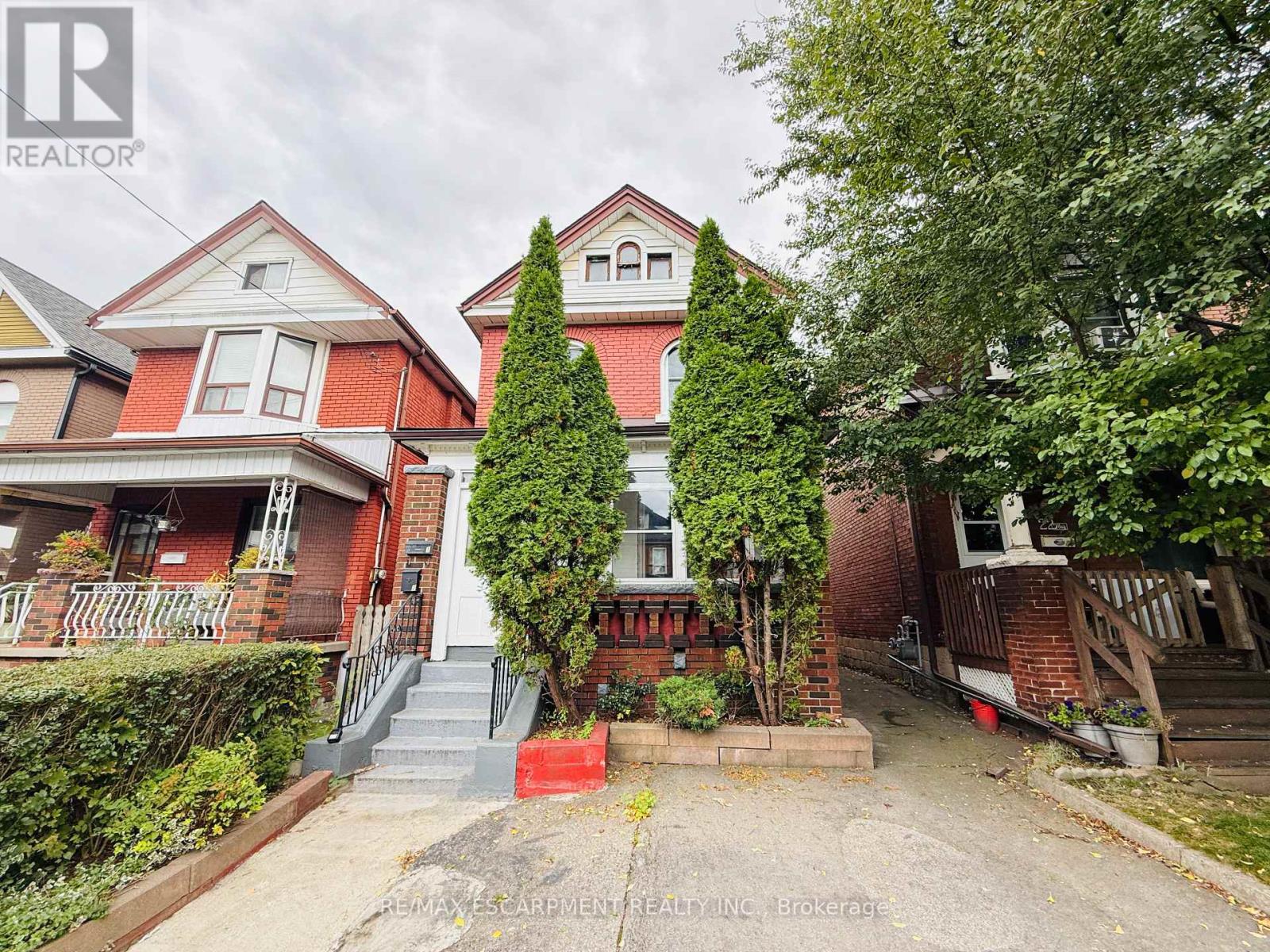 24 SOMERSET AVENUE, Hamilton, Ontario