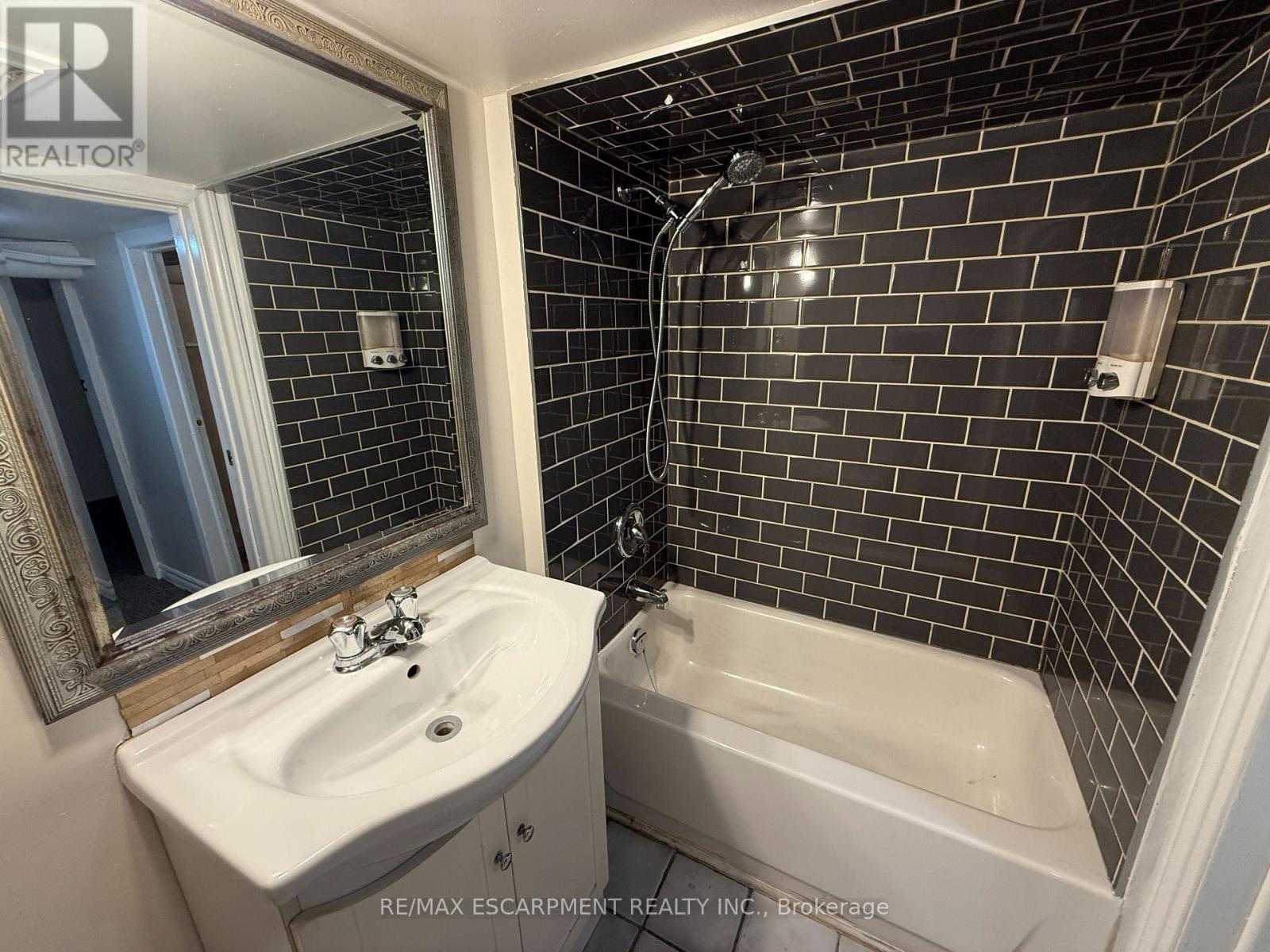 24 Somerset Avenue, Hamilton, Ontario  L8L 2L5 - Photo 26 - X12486896