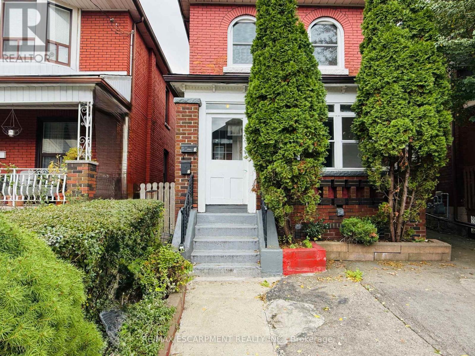 24 Somerset Avenue, Hamilton, Ontario  L8L 2L5 - Photo 3 - X12486896