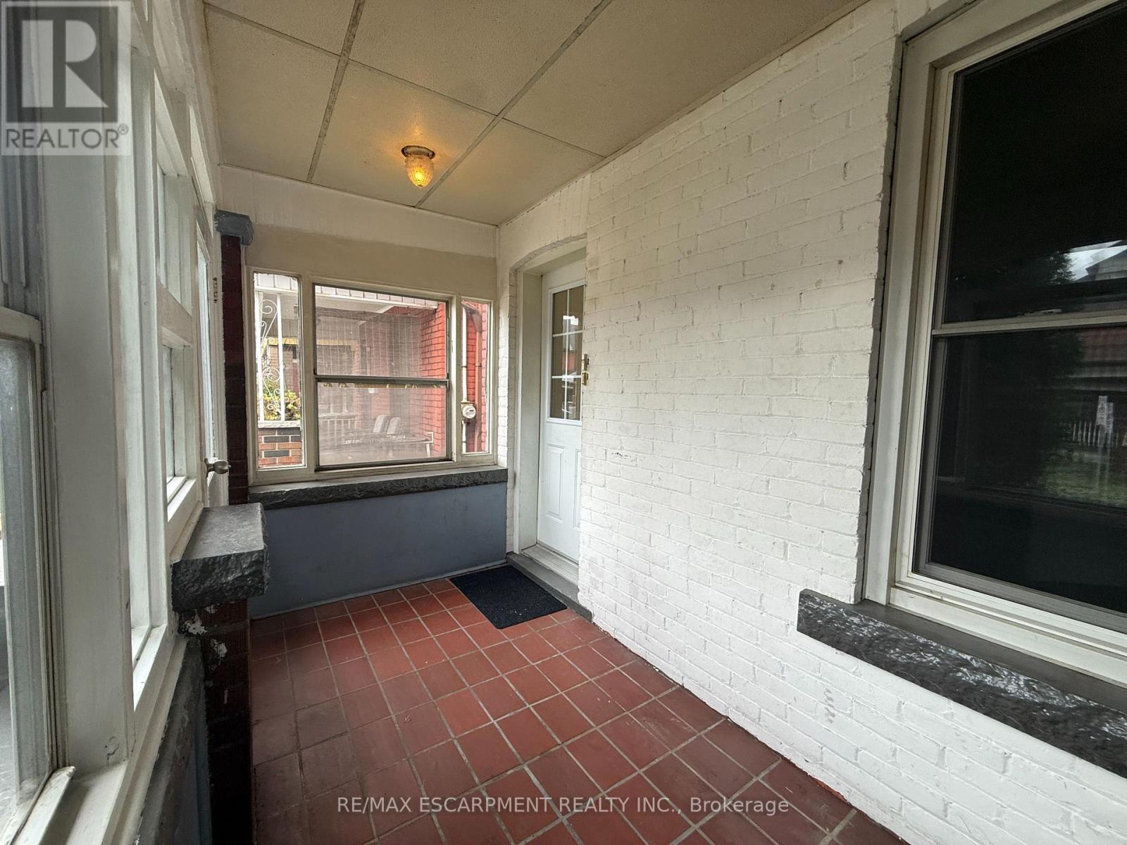 24 Somerset Avenue, Hamilton, Ontario  L8L 2L5 - Photo 4 - X12486896