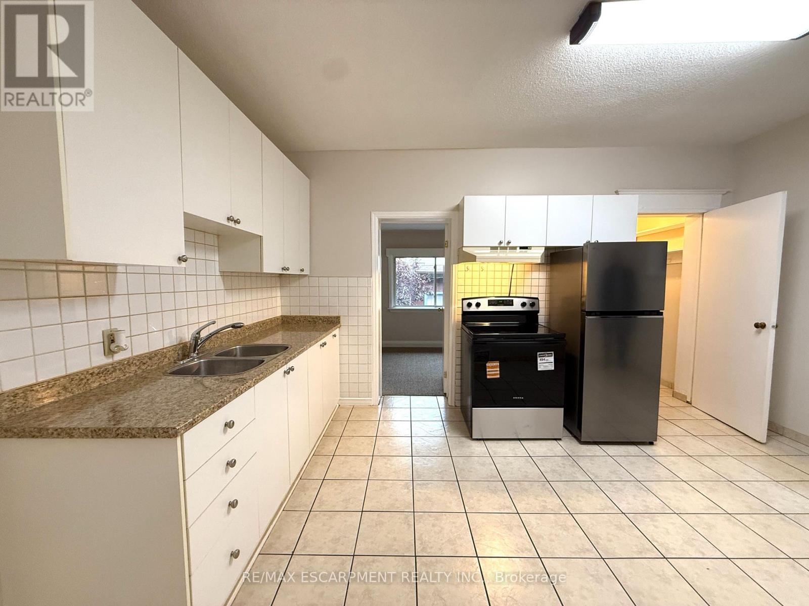 24 Somerset Avenue, Hamilton, Ontario  L8L 2L5 - Photo 8 - X12486896