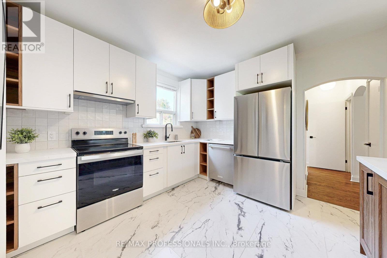 146 Pinegrove Avenue, Toronto, Ontario  M1N 2G9 - Photo 8 - E12486907