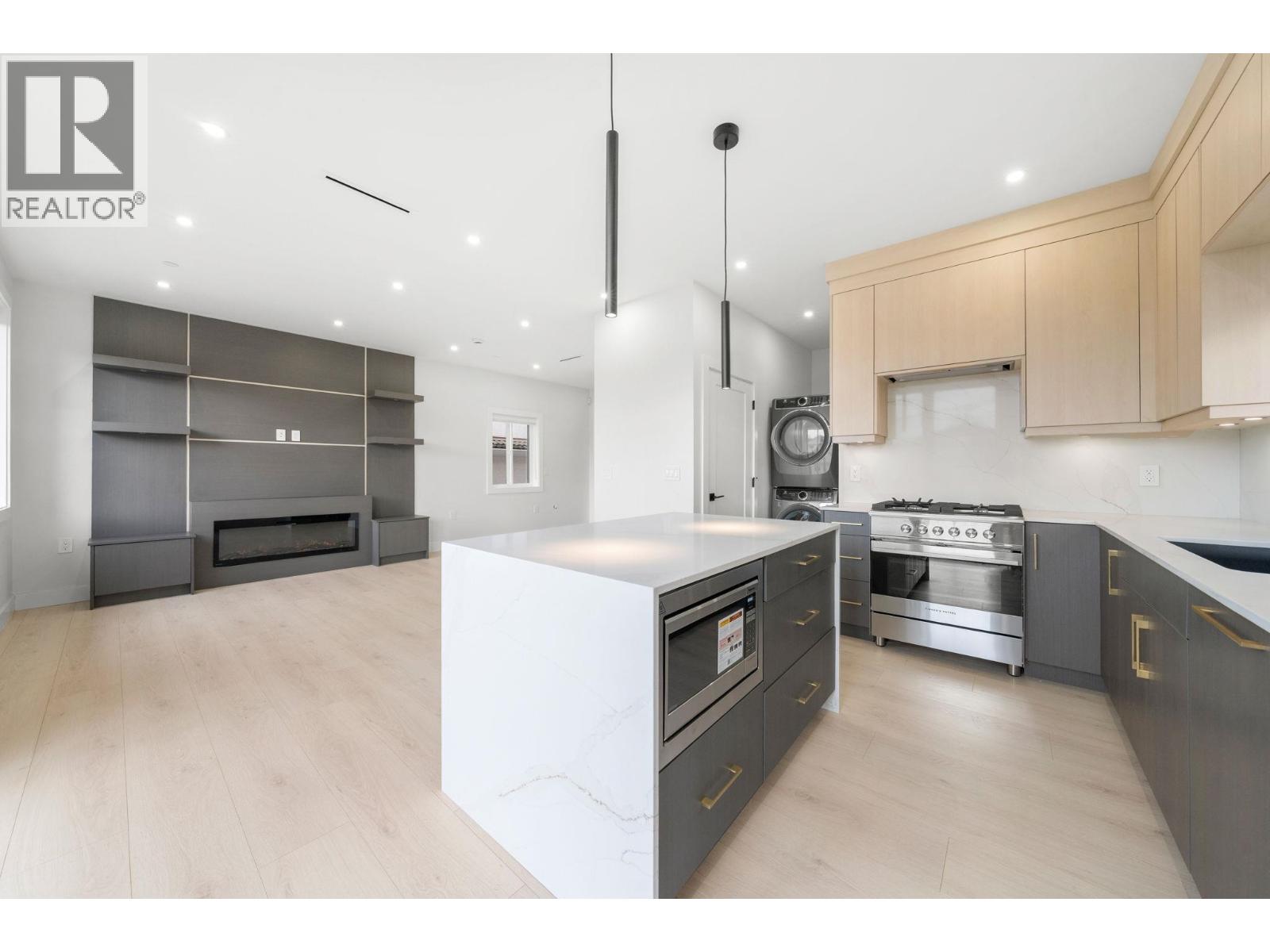 2 3274 E 44th Avenue, Vancouver, British Columbia  V5R 3B1 - Photo 17 - R3062629