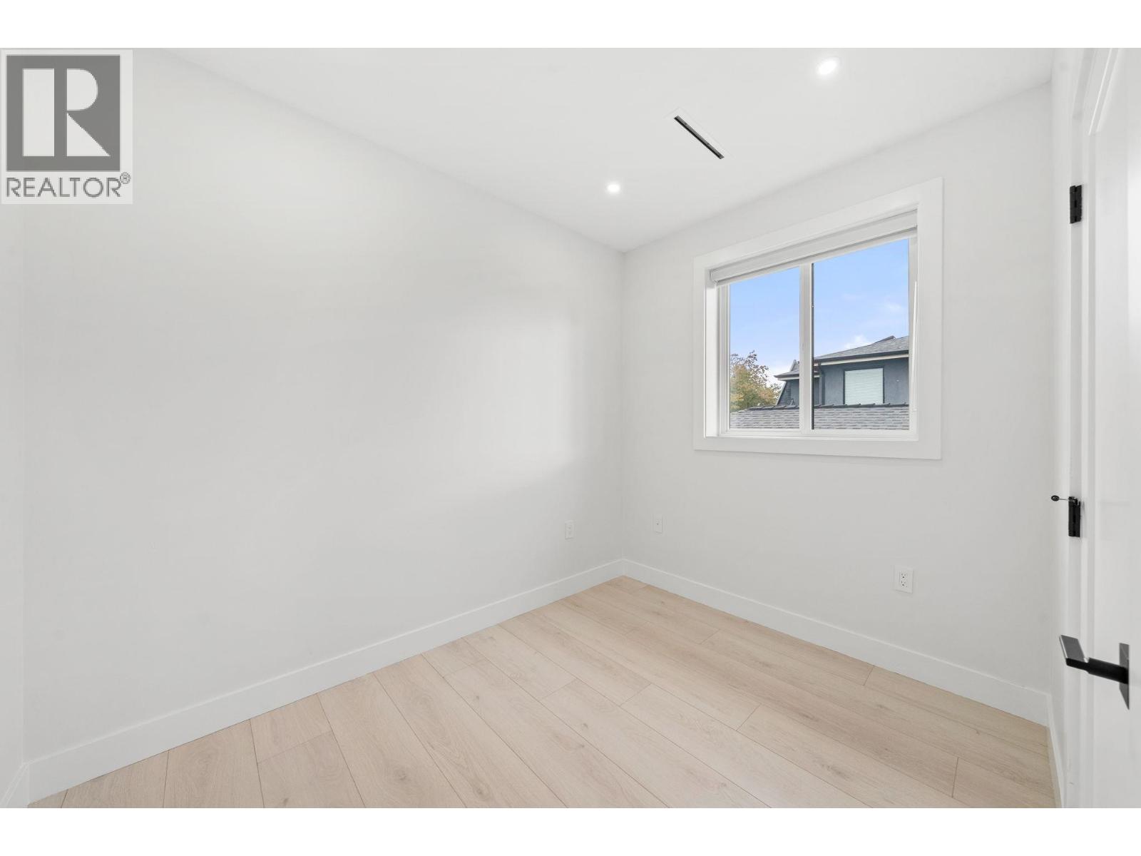 2 3274 E 44th Avenue, Vancouver, British Columbia  V5R 3B1 - Photo 35 - R3062629