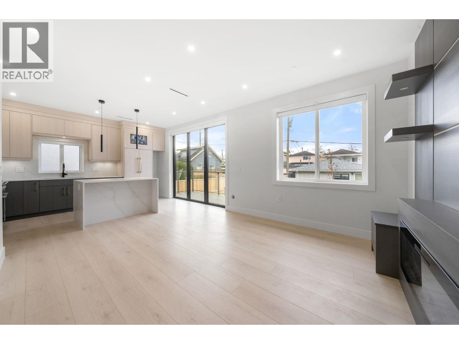 2 3274 E 44th Avenue, Vancouver, British Columbia  V5R 3B1 - Photo 4 - R3062629