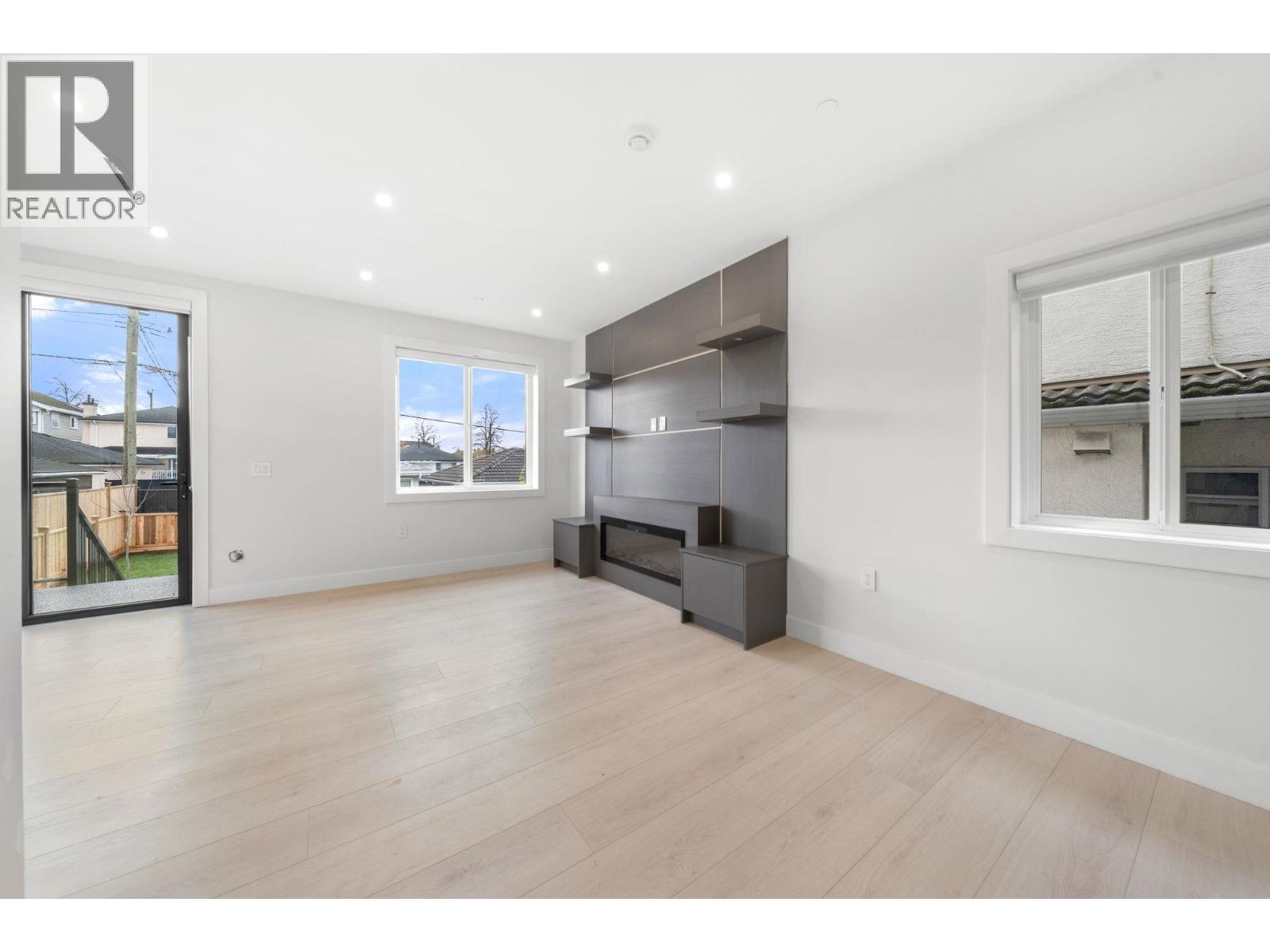 2 3274 E 44th Avenue, Vancouver, British Columbia  V5R 3B1 - Photo 3 - R3062629