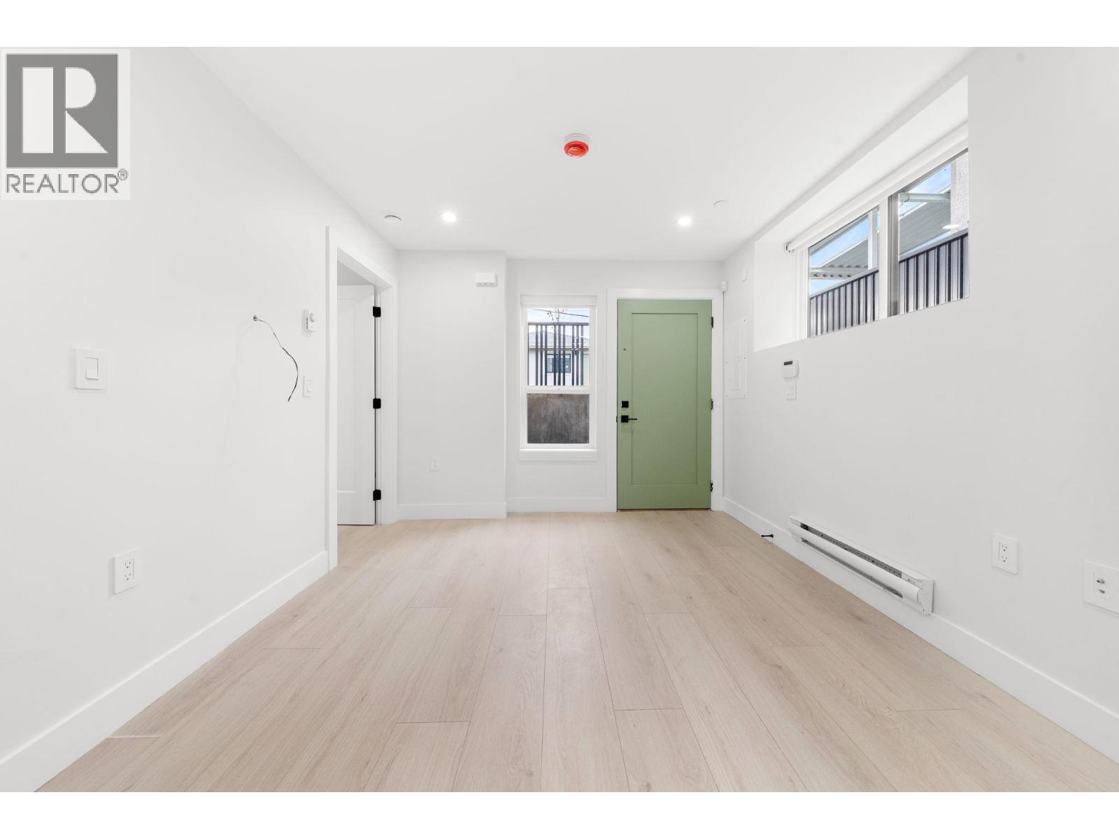 2 3274 E 44th Avenue, Vancouver, British Columbia  V5R 3B1 - Photo 2 - R3062629