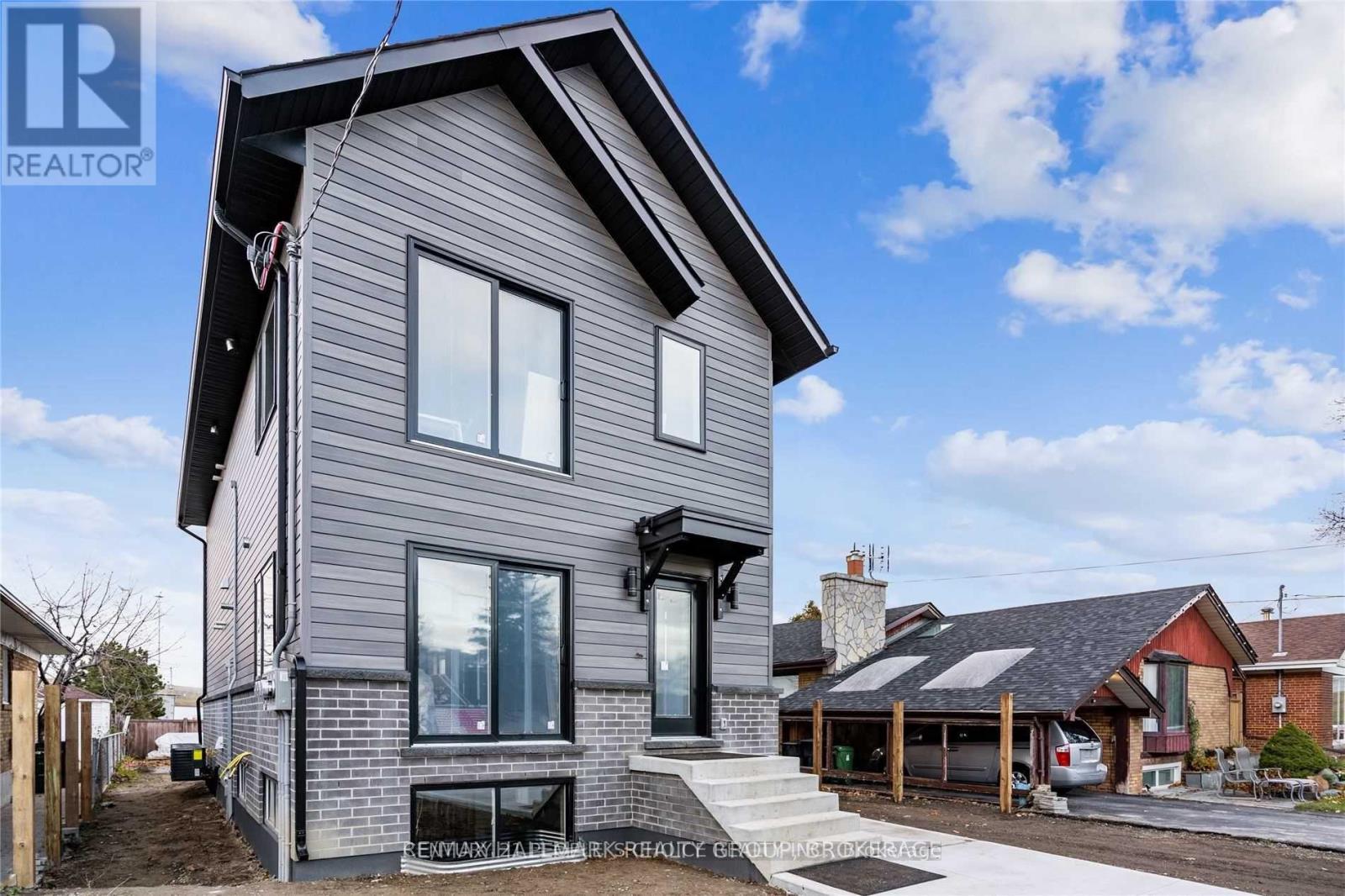 54 Westhampton Drive, Toronto, Ontario  M9R 1X6 - Photo 2 - W12486906