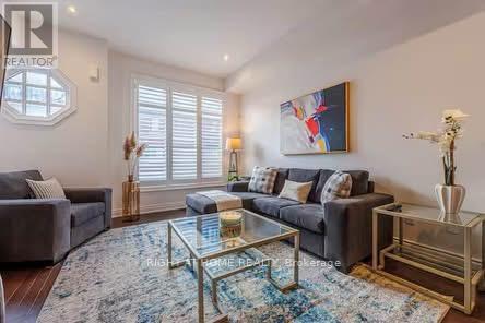 70 - 290 Royalton Common, Oakville, Ontario  L6H 0N4 - Photo 3 - W12486909