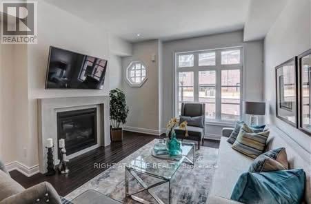 70 - 290 Royalton Common, Oakville, Ontario  L6H 0N4 - Photo 4 - W12486909