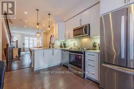 70 - 290 Royalton Common, Oakville, Ontario  L6H 0N4 - Photo 6 - W12486909