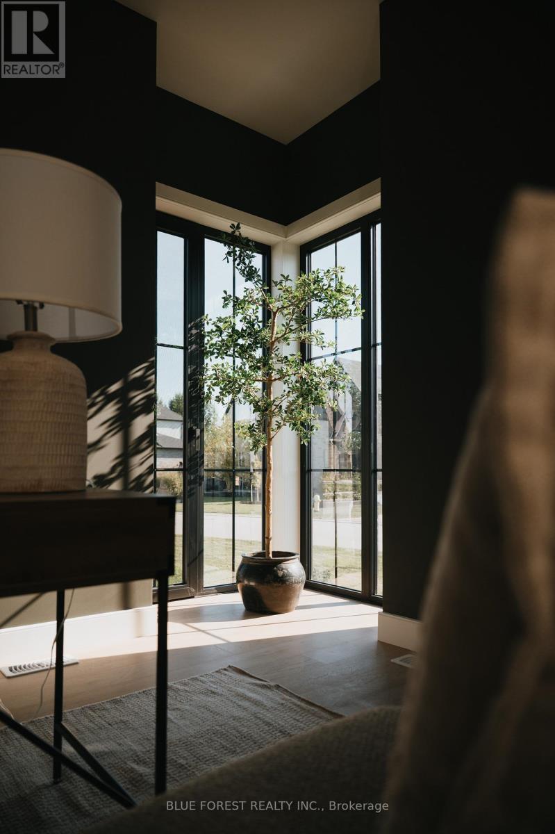 4 Edgeview Crescent, Middlesex Centre, Ontario  N0L 1R0 - Photo 21 - X12486919