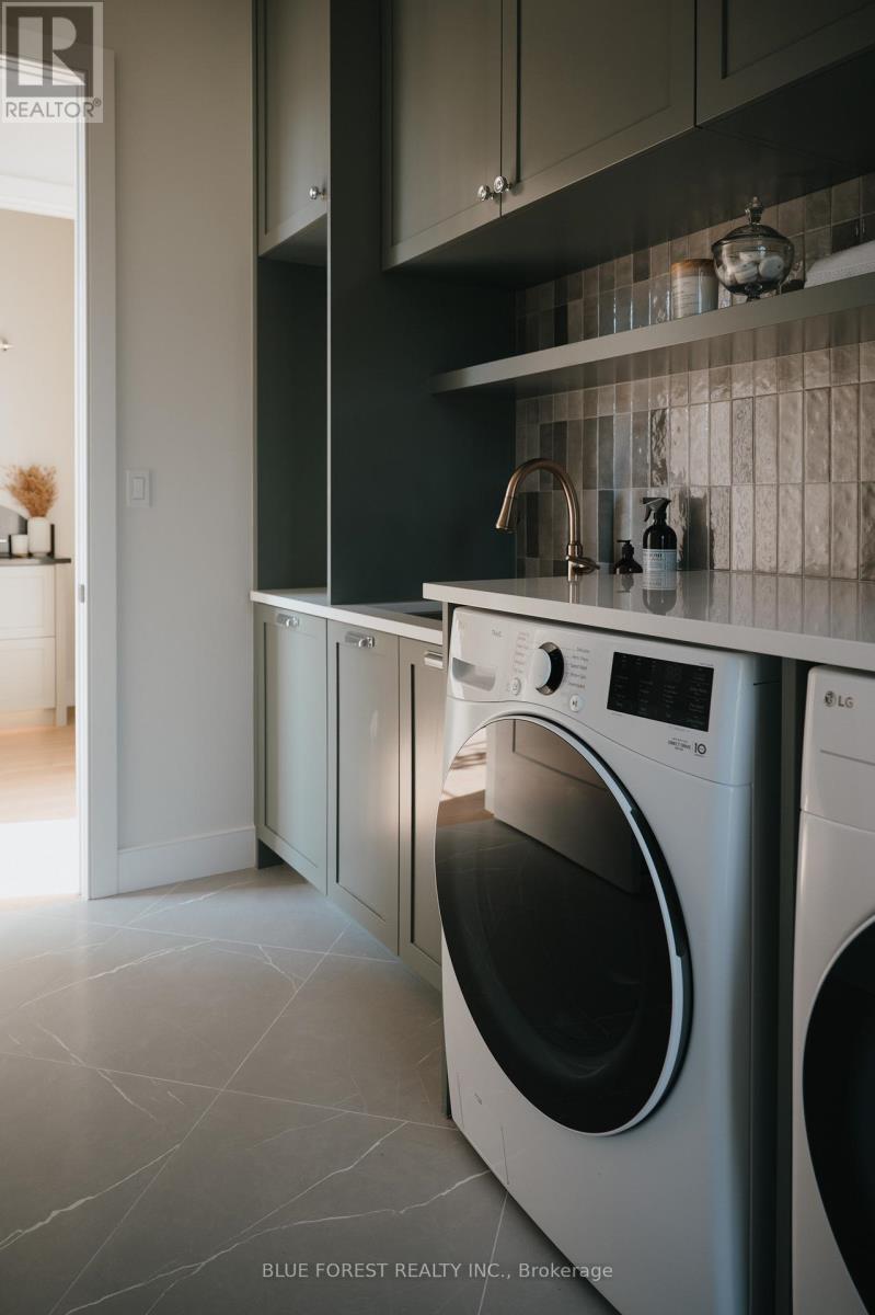 4 Edgeview Crescent, Middlesex Centre, Ontario  N0L 1R0 - Photo 23 - X12486919