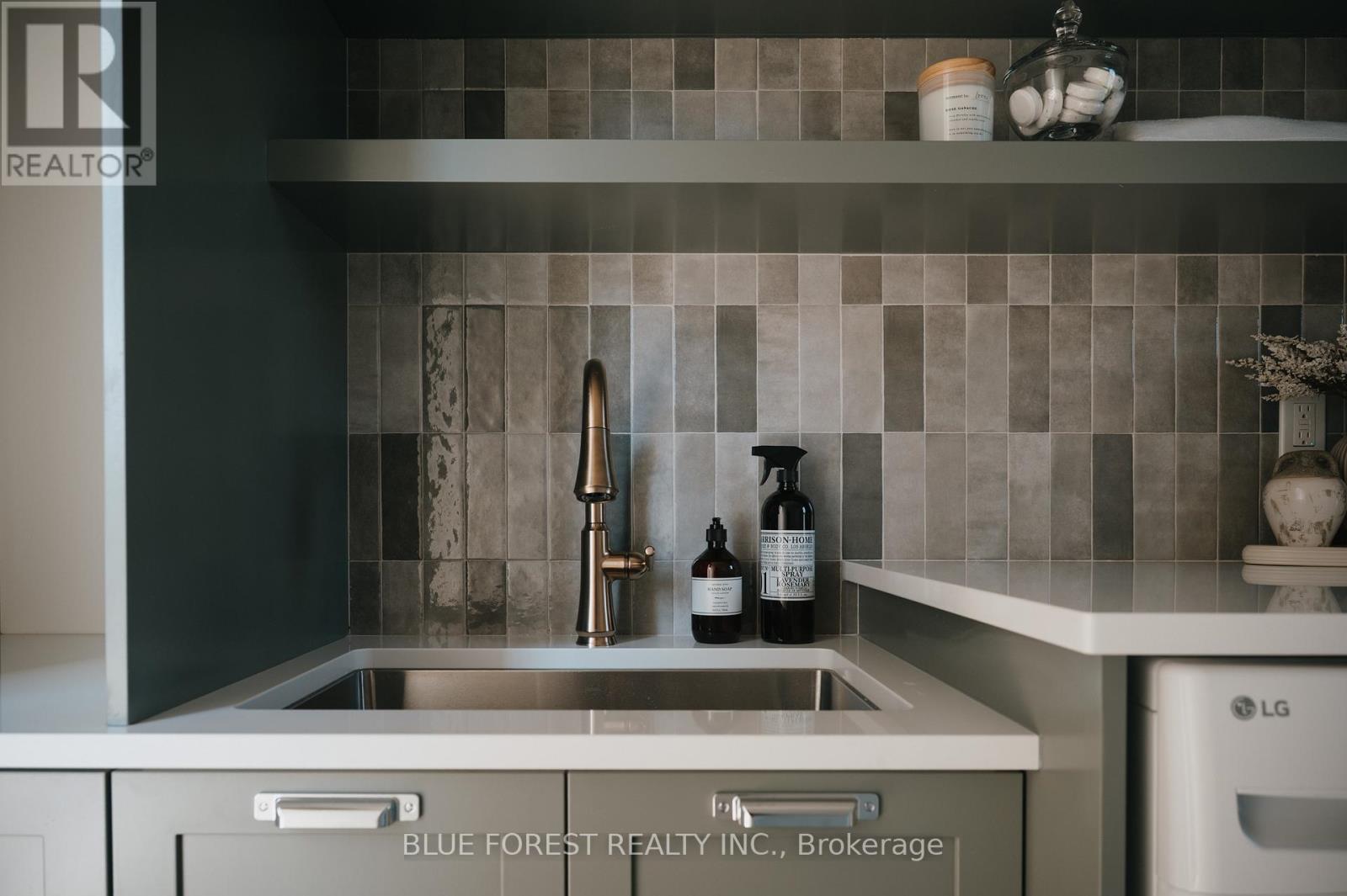 4 Edgeview Crescent, Middlesex Centre, Ontario  N0L 1R0 - Photo 24 - X12486919