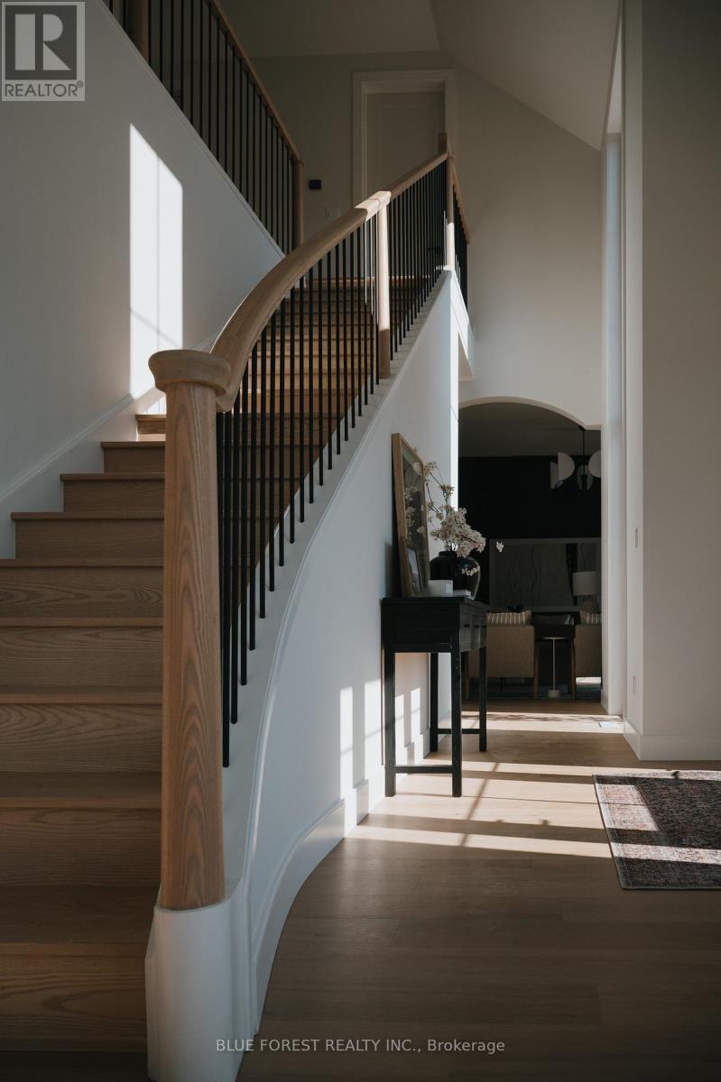 4 Edgeview Crescent, Middlesex Centre, Ontario  N0L 1R0 - Photo 25 - X12486919