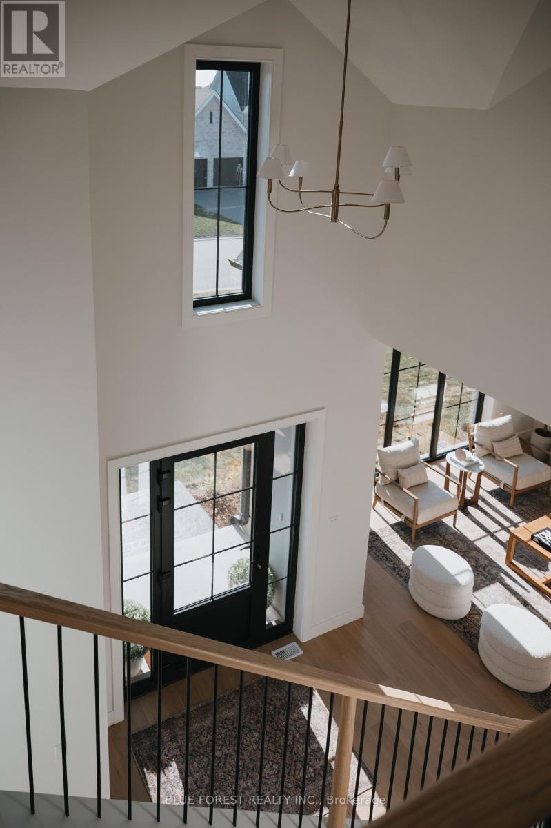 4 Edgeview Crescent, Middlesex Centre, Ontario  N0L 1R0 - Photo 33 - X12486919